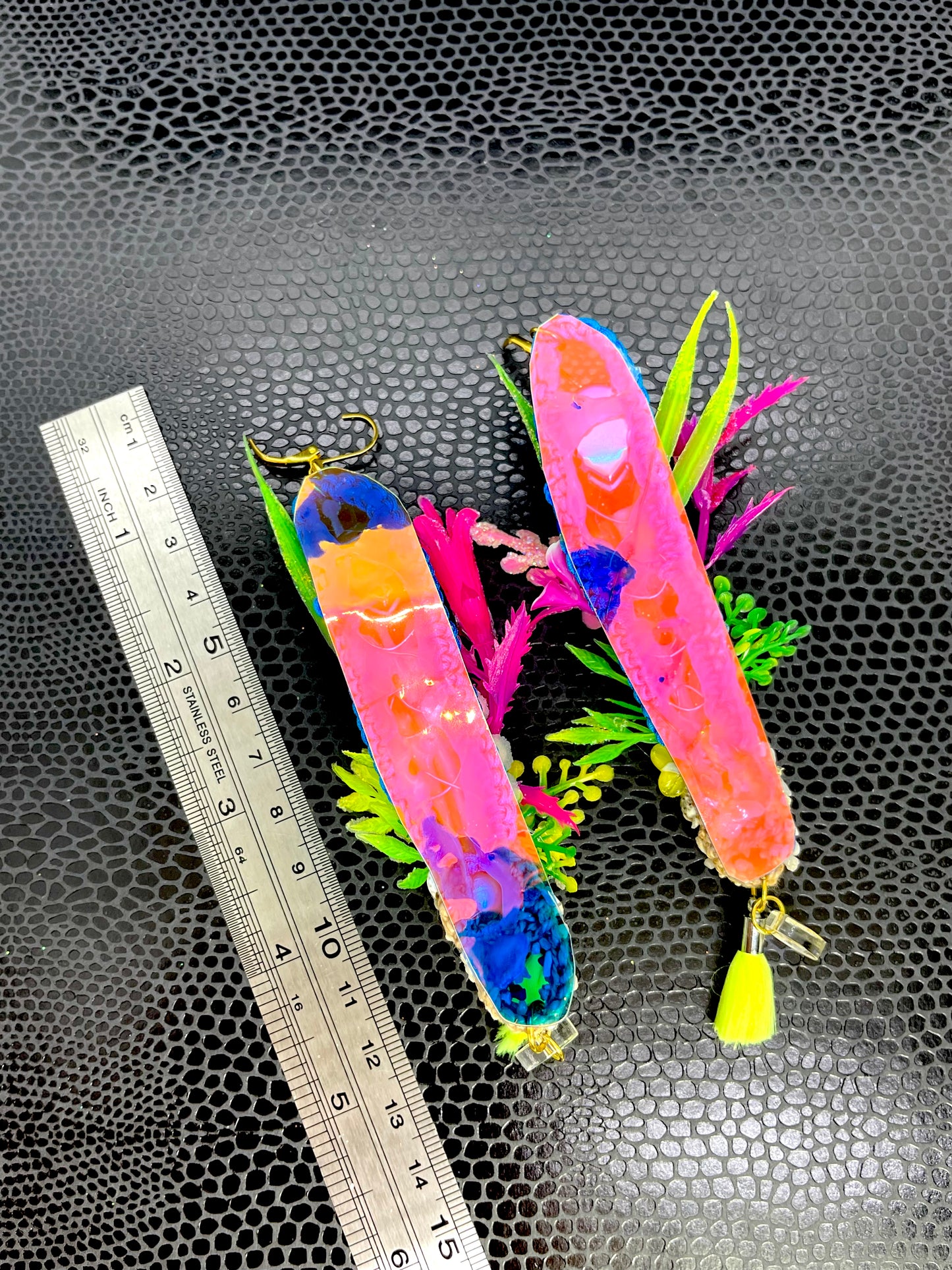 Aquarium earrings 4 (Cute seahorse/Blue octopus neon yellow tassels)